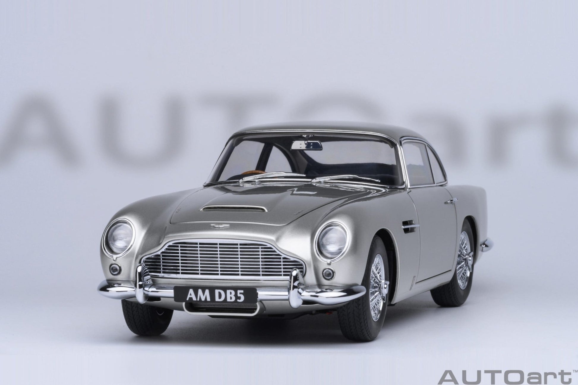 AutoArt Aston Martin DB5 (Birch Silver) 1:18 Modell