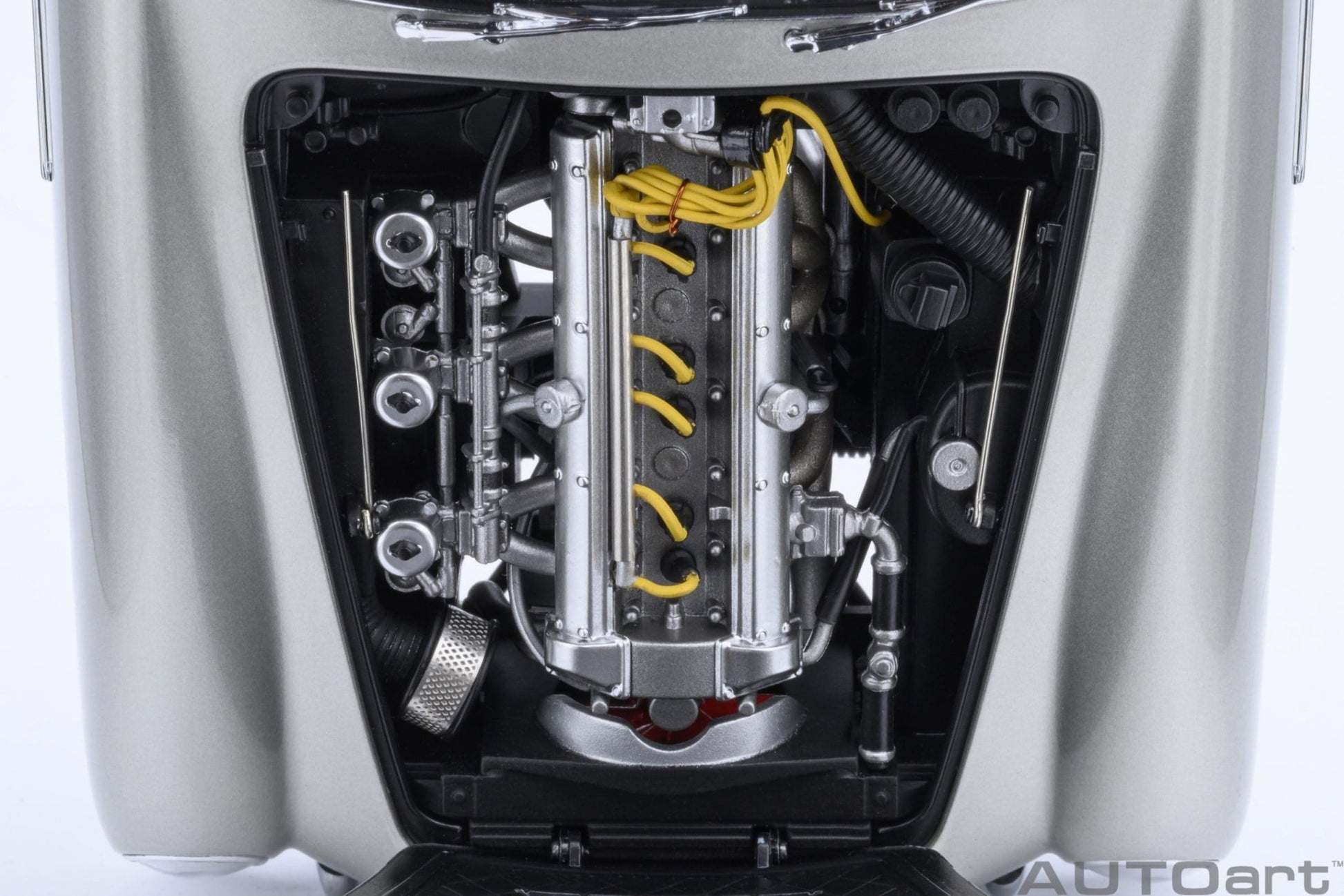 AutoArt Aston Martin DB5 (Birch Silver) 1:18 Modell