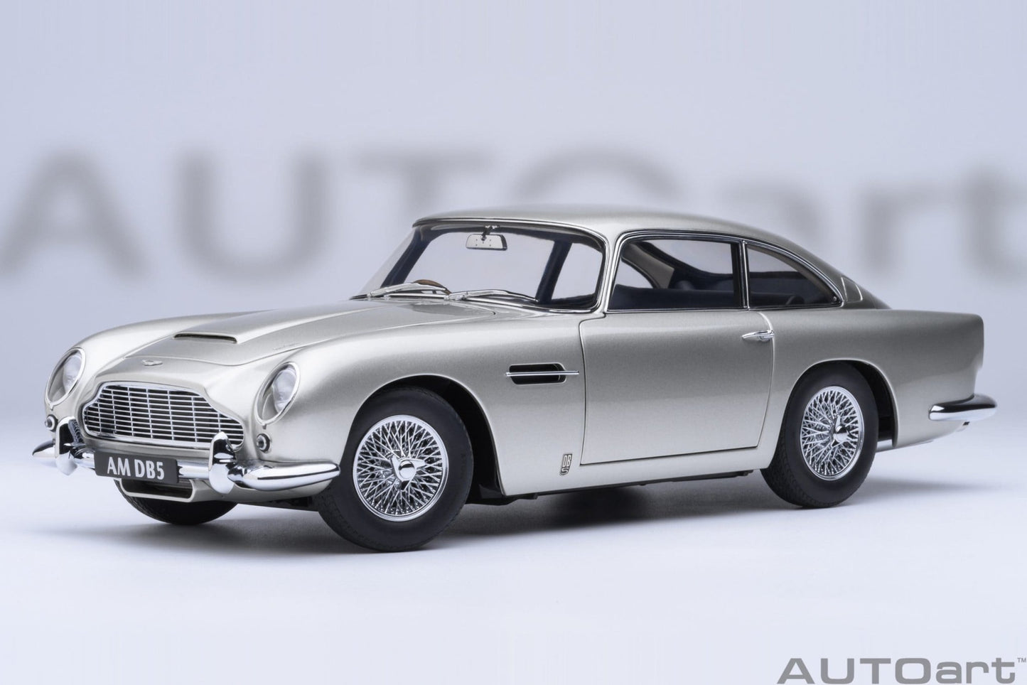 AutoArt Aston Martin DB5 (Birch Silver) 1:18 Modell