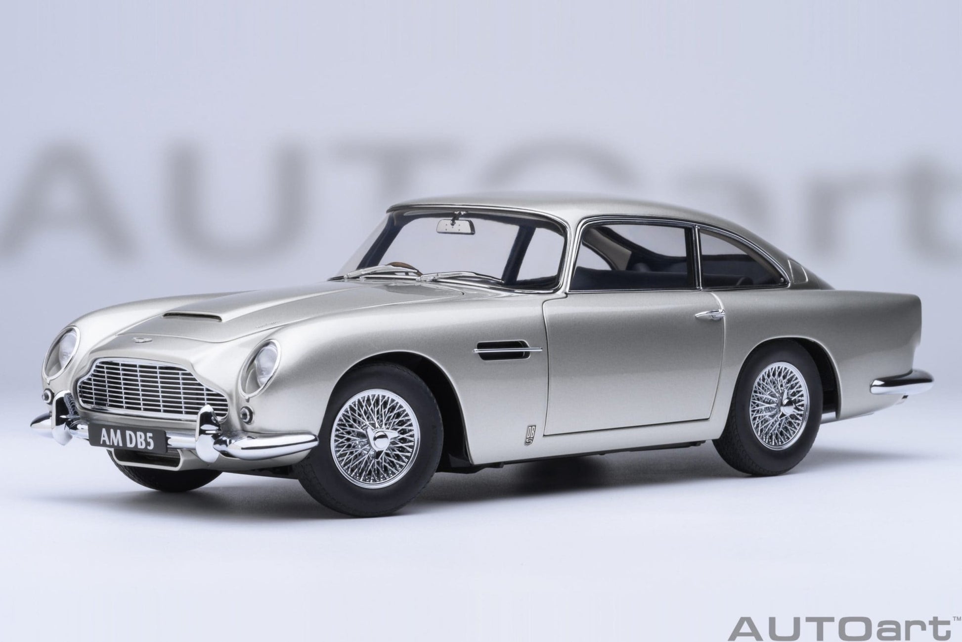 AutoArt Aston Martin DB5 (Birch Silver) 1:18 Modell