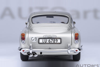 AutoArt Aston Martin DB5 Goldfinger (Silver) 1:18 Modell