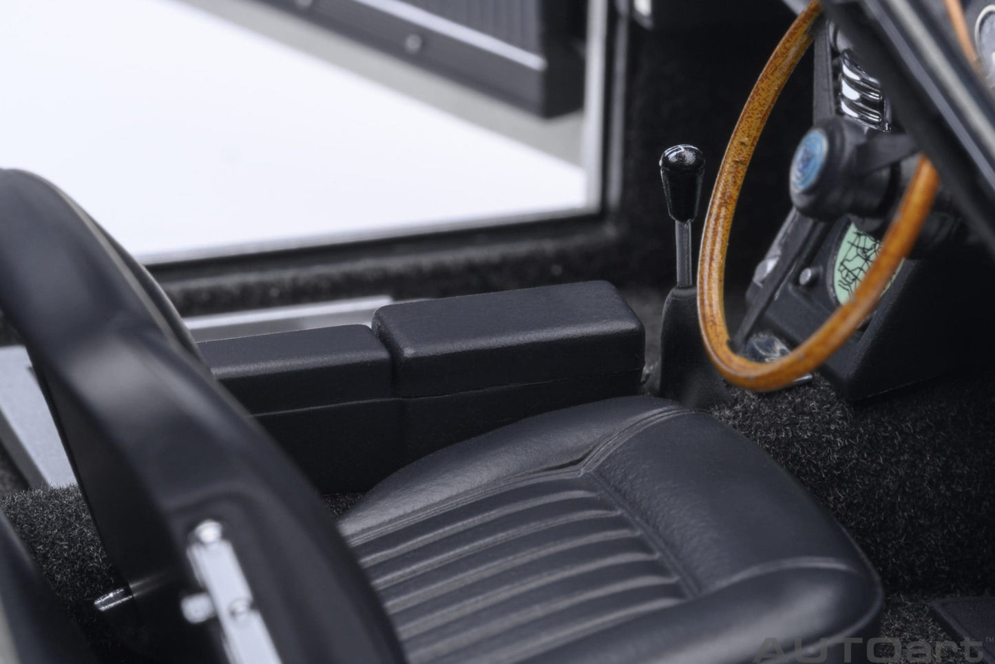 AutoArt Aston Martin DB5 Goldfinger (Silver) 1:18 Modell