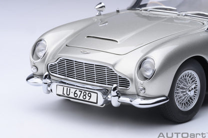 AutoArt Aston Martin DB5 Goldfinger (Silver) 1:18 Modell