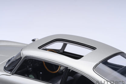 AutoArt Aston Martin DB5 Goldfinger (Silver) 1:18 Modell