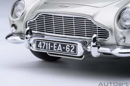 AutoArt Aston Martin DB5 Goldfinger (Silver) 1:18 Modell