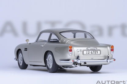 AutoArt Aston Martin DB5 Goldfinger (Silver) 1:18 Modell