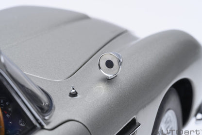 AutoArt Aston Martin DB5 Goldfinger (Silver) 1:18 Modell