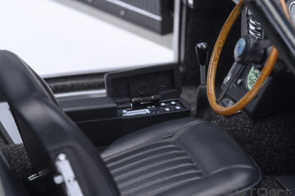 AutoArt Aston Martin DB5 Goldfinger (Silver) 1:18 Modell