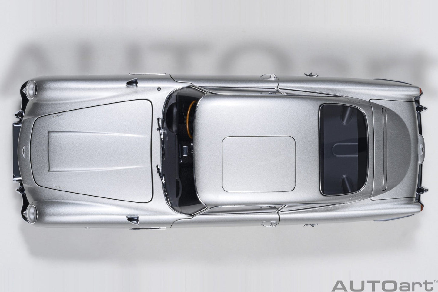 AutoArt Aston Martin DB5 Goldfinger (Silver) 1:18 Modell
