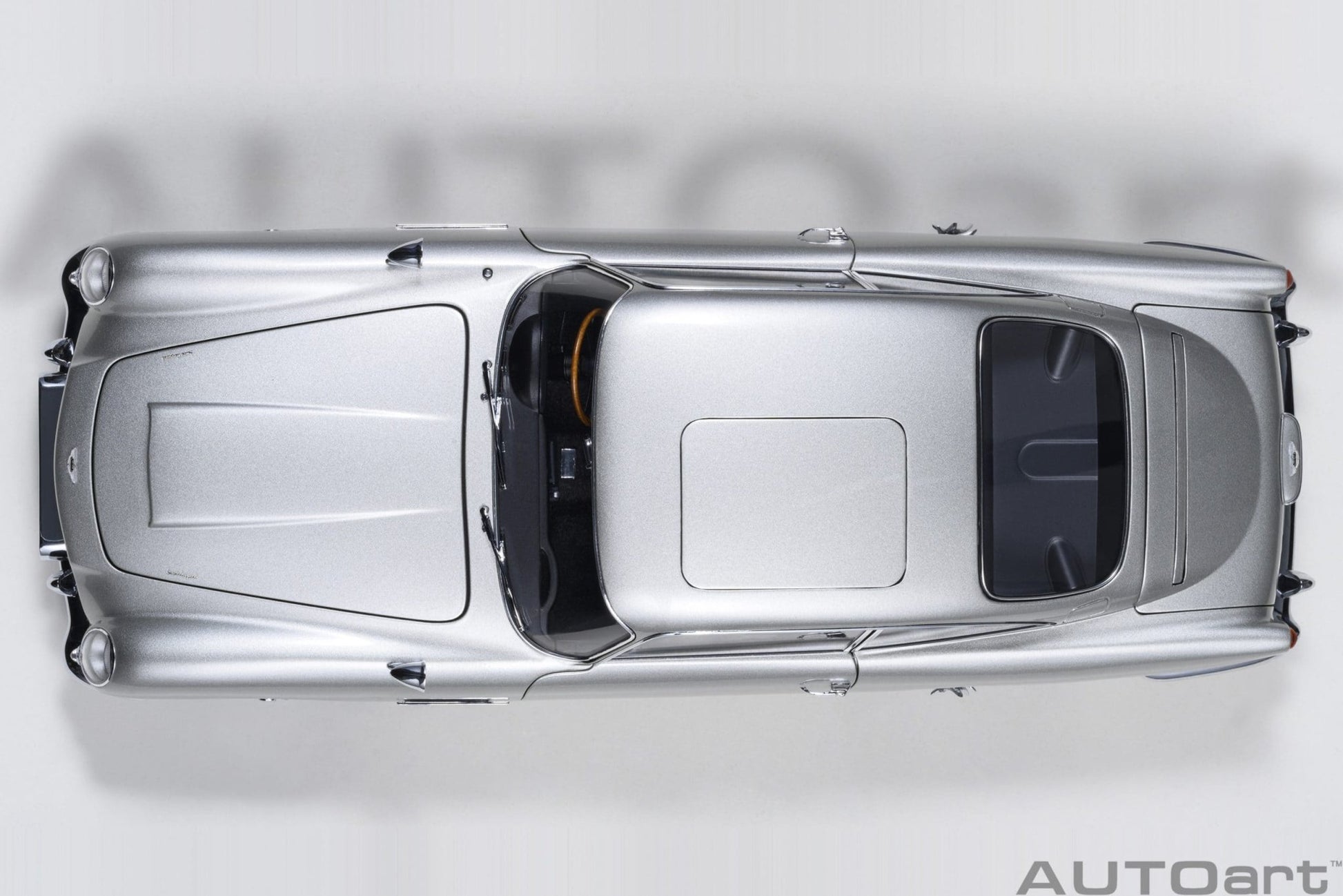 AutoArt Aston Martin DB5 Goldfinger (Silver) 1:18 Modell