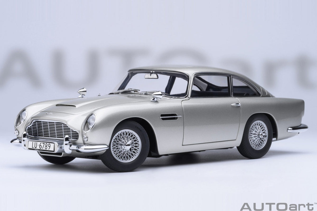 AutoArt Aston Martin DB5 Goldfinger (Silver) 1:18 Modell