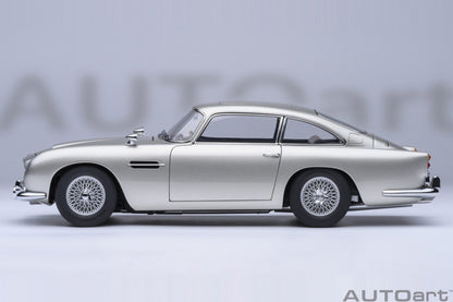 AutoArt Aston Martin DB5 Goldfinger (Silver) 1:18 Modell