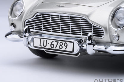 AutoArt Aston Martin DB5 Goldfinger (Silver) 1:18 Modell