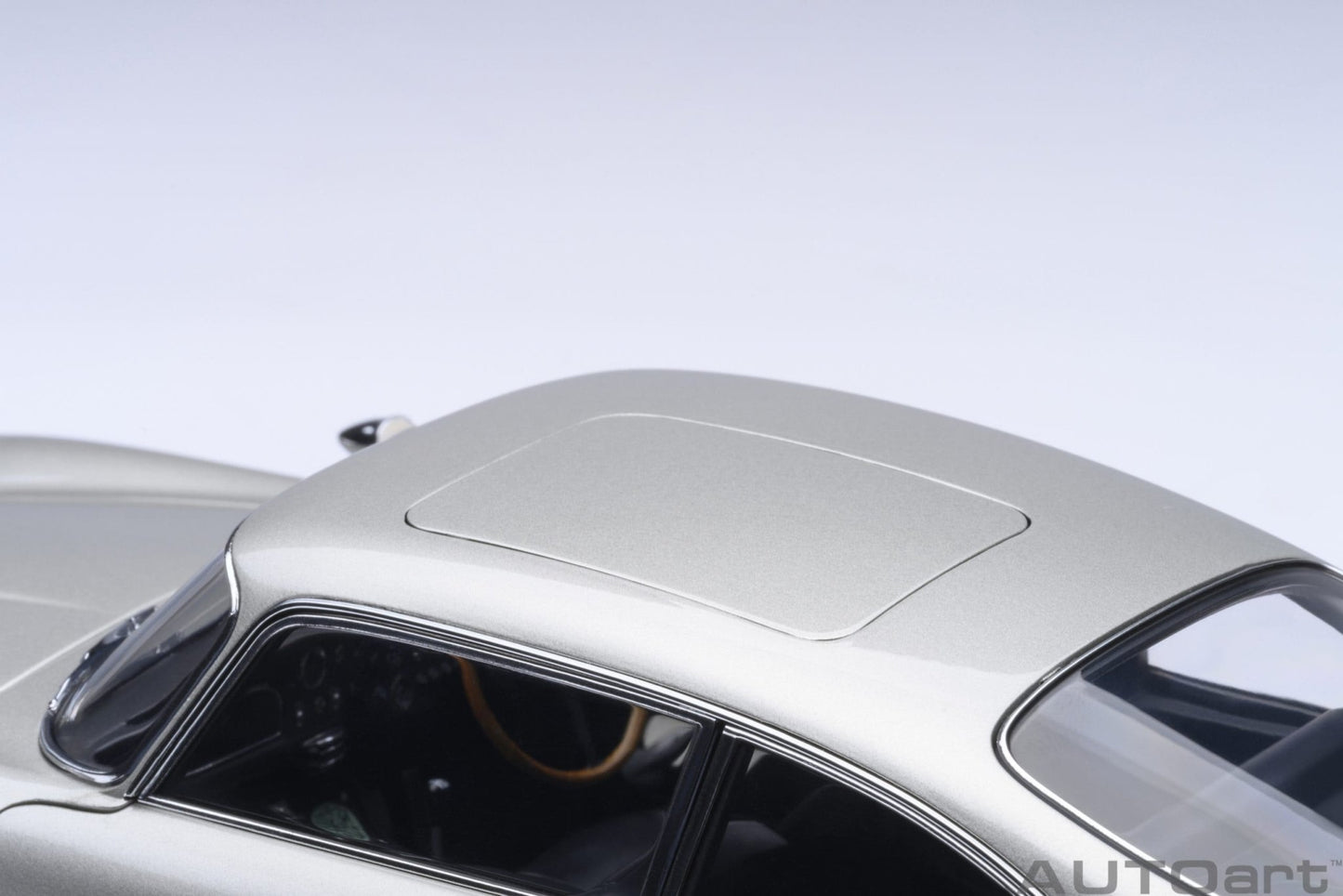 AutoArt Aston Martin DB5 Goldfinger (Silver) 1:18 Modell
