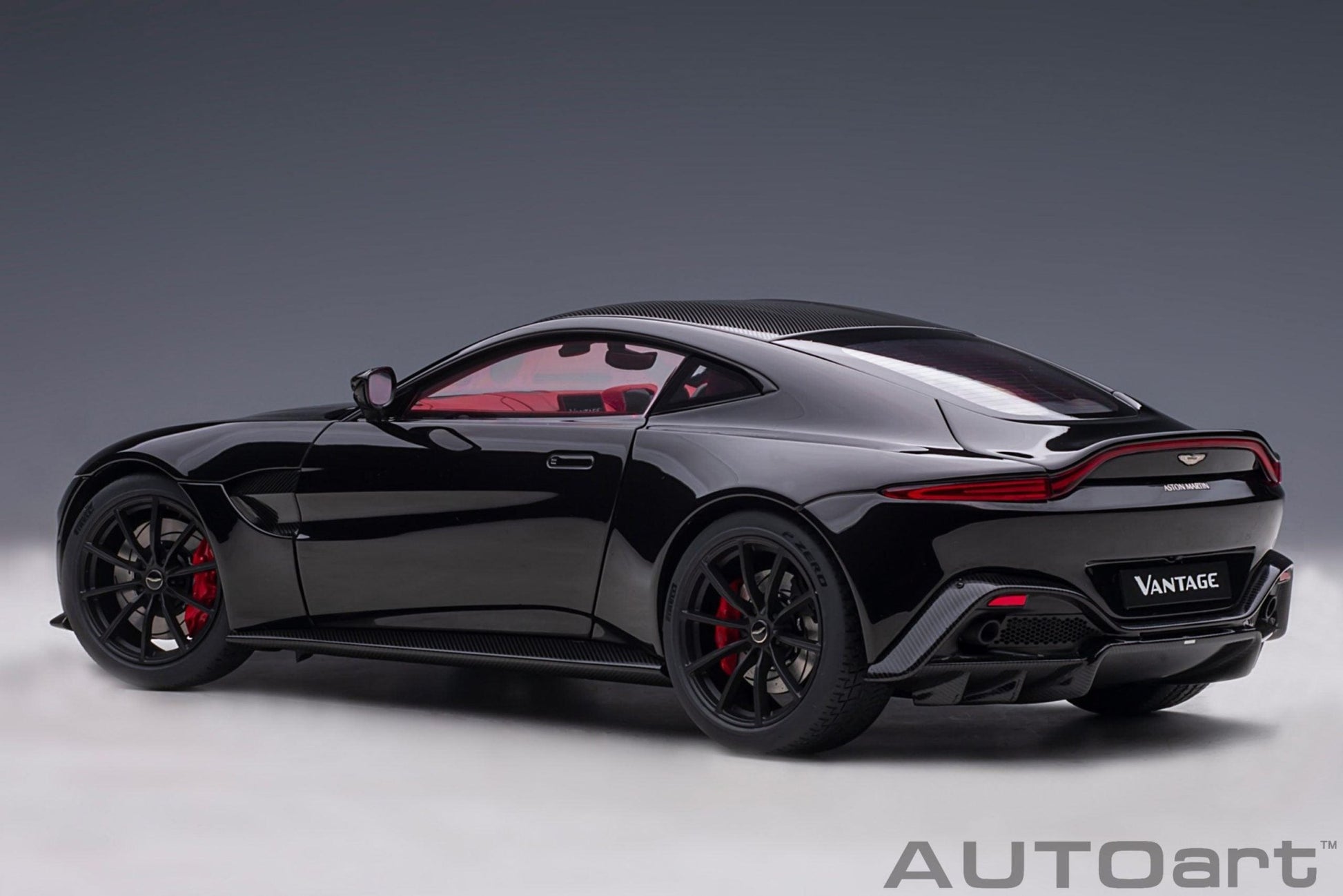 AutoArt Aston Martin Vantage 2019 - Jet Black 1:18 Modell - Artexio