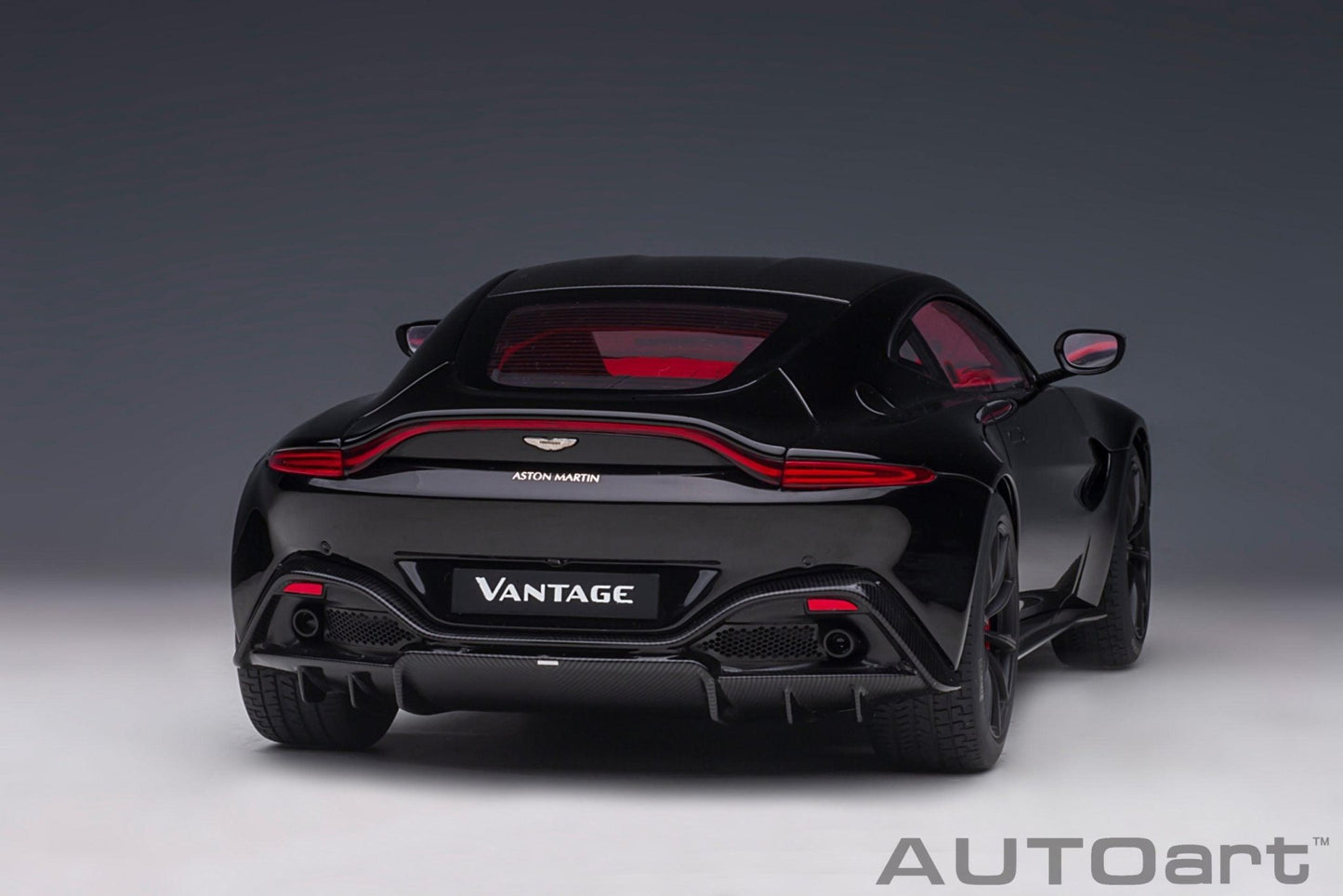 AutoArt Aston Martin Vantage 2019 - Jet Black 1:18 Modell - Artexio