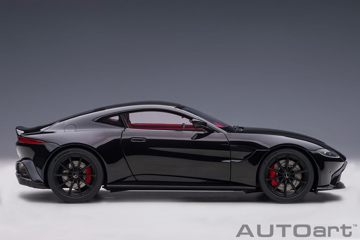 AutoArt Aston Martin Vantage 2019 - Jet Black 1:18 Modell - Artexio