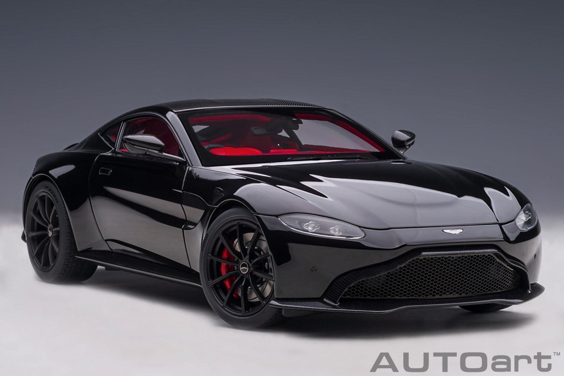 AutoArt Aston Martin Vantage 2019 - Jet Black 1:18 Modell - Artexio