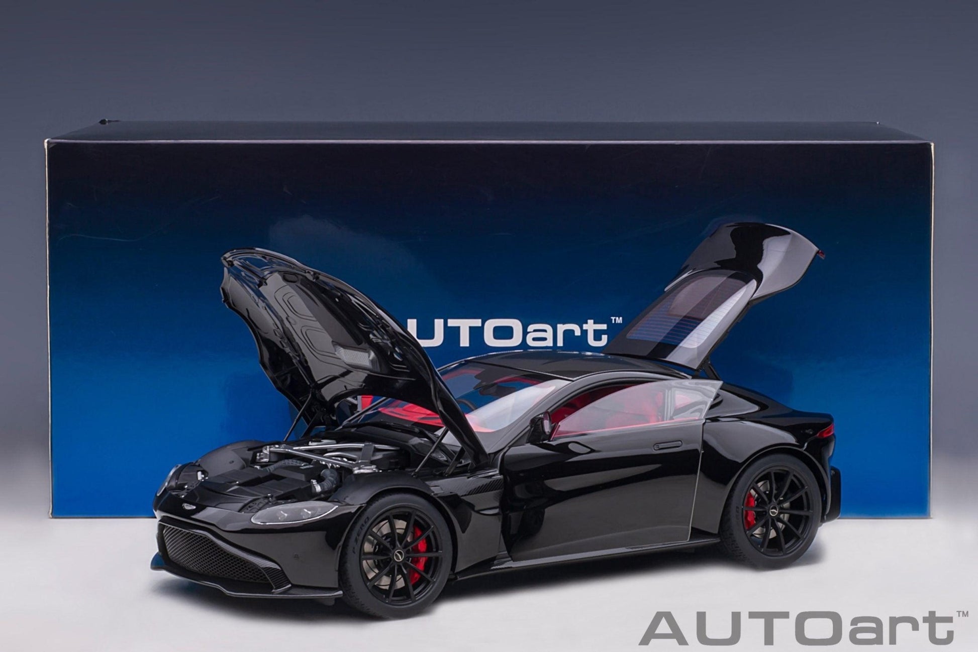 AutoArt Aston Martin Vantage 2019 - Jet Black 1:18 Modell - Artexio