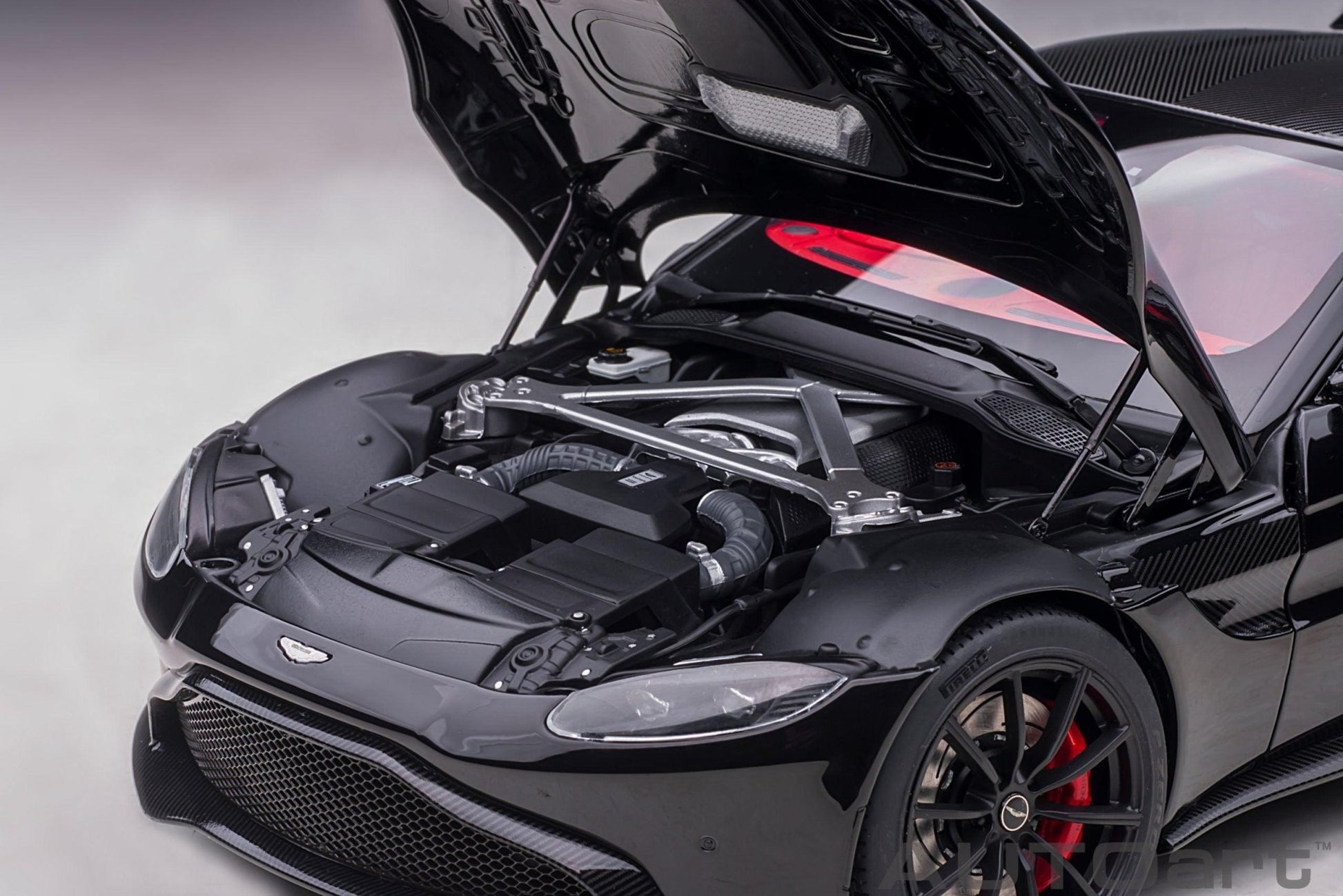 AutoArt Aston Martin Vantage 2019 - Jet Black 1:18 Modell - Artexio