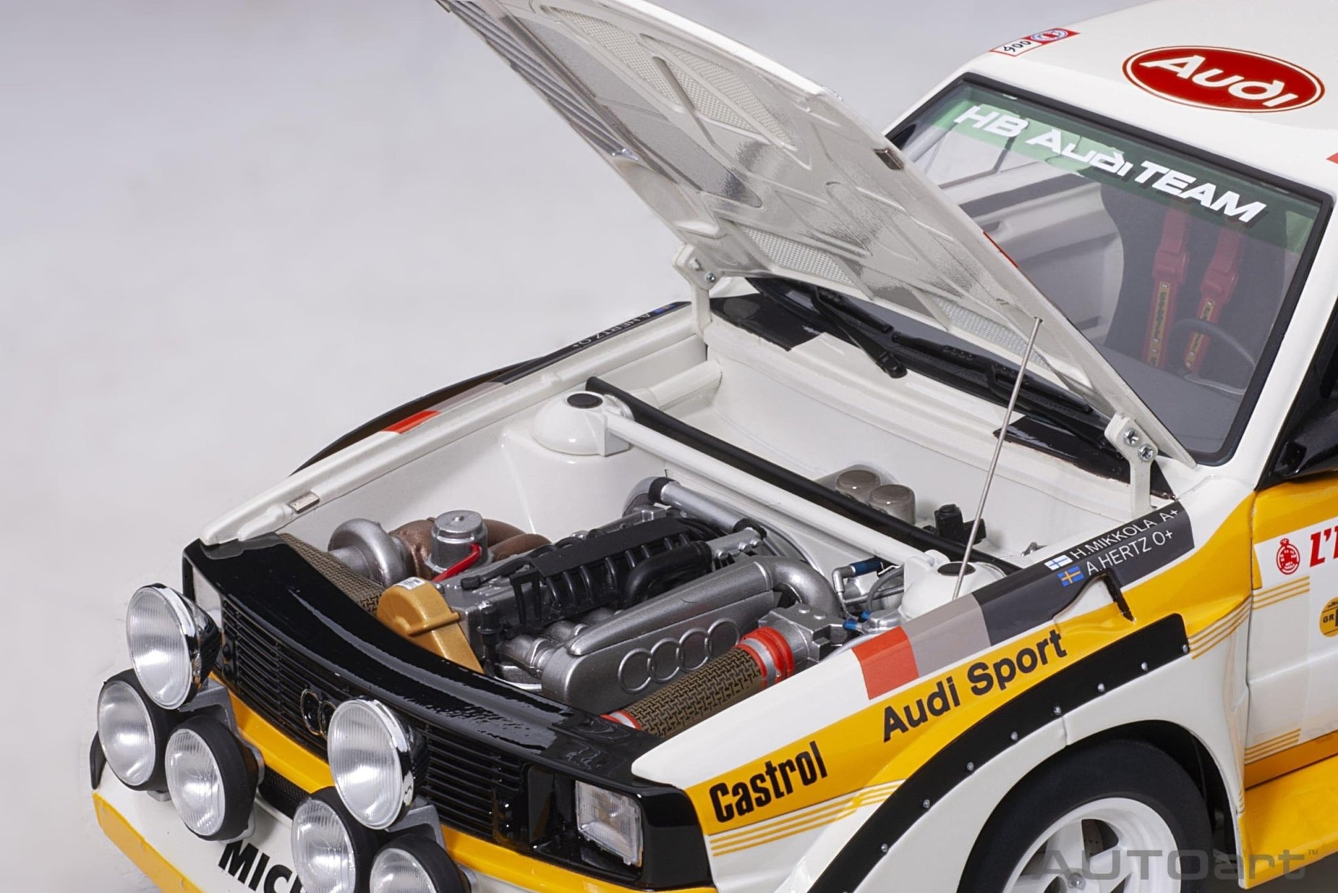 AutoArt Audi Quattro S1 Rally Monte Carlo 1986 H.Mikkola/A.Hertz 6 1:18 Modell