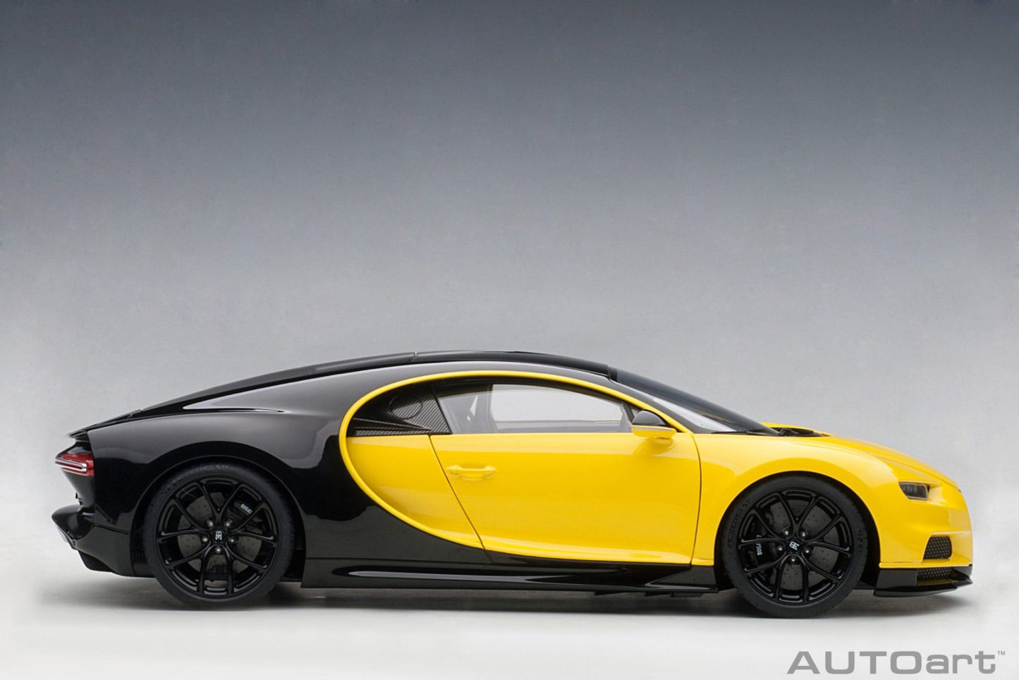 AutoArt Bugatti Chiron (Jaune Molsheim/Nocturne Black) 1:18 Modell