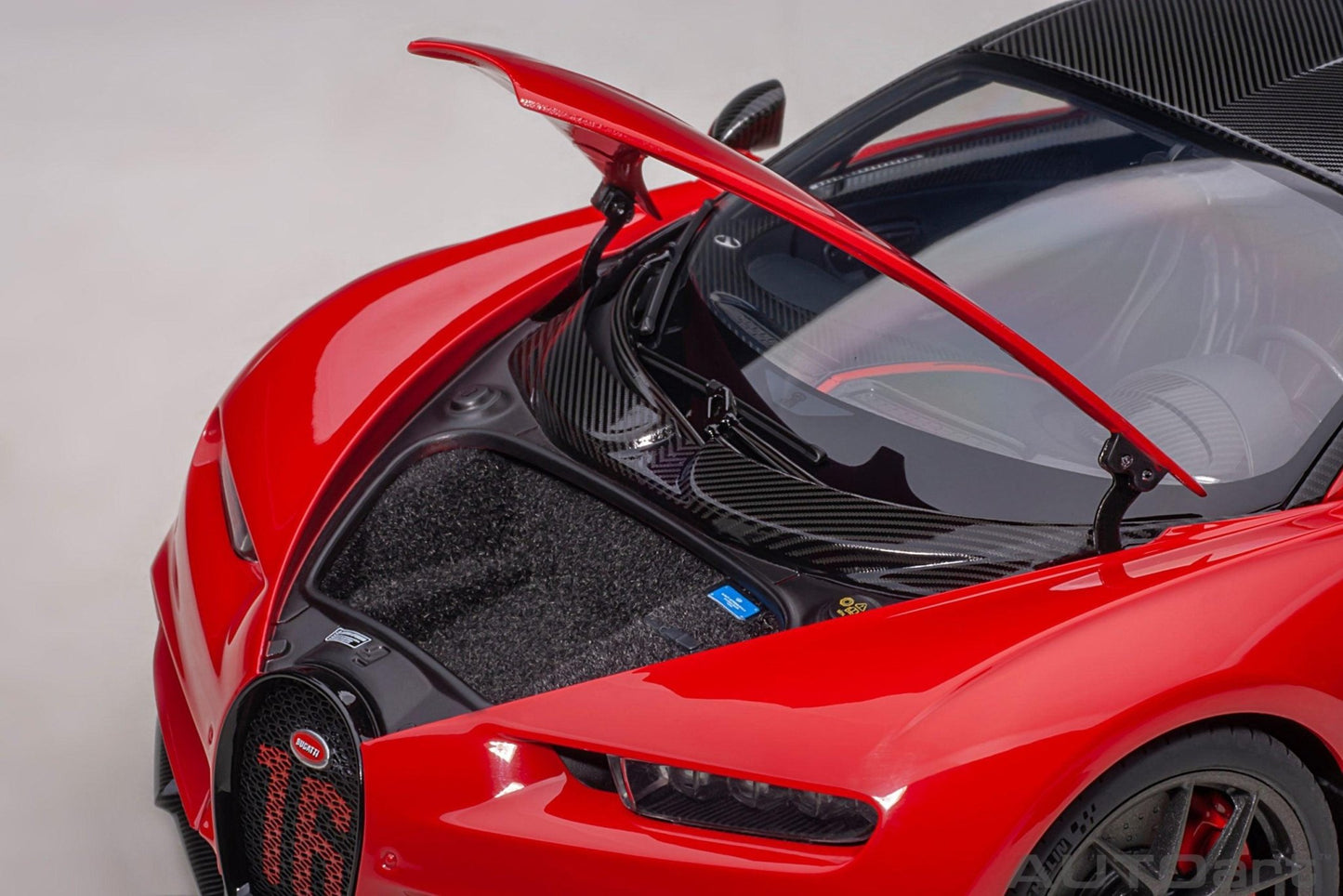 AutoArt Bugatti Chiron Sport - Italian Red/Carbon 1:18 Modell - Artexio