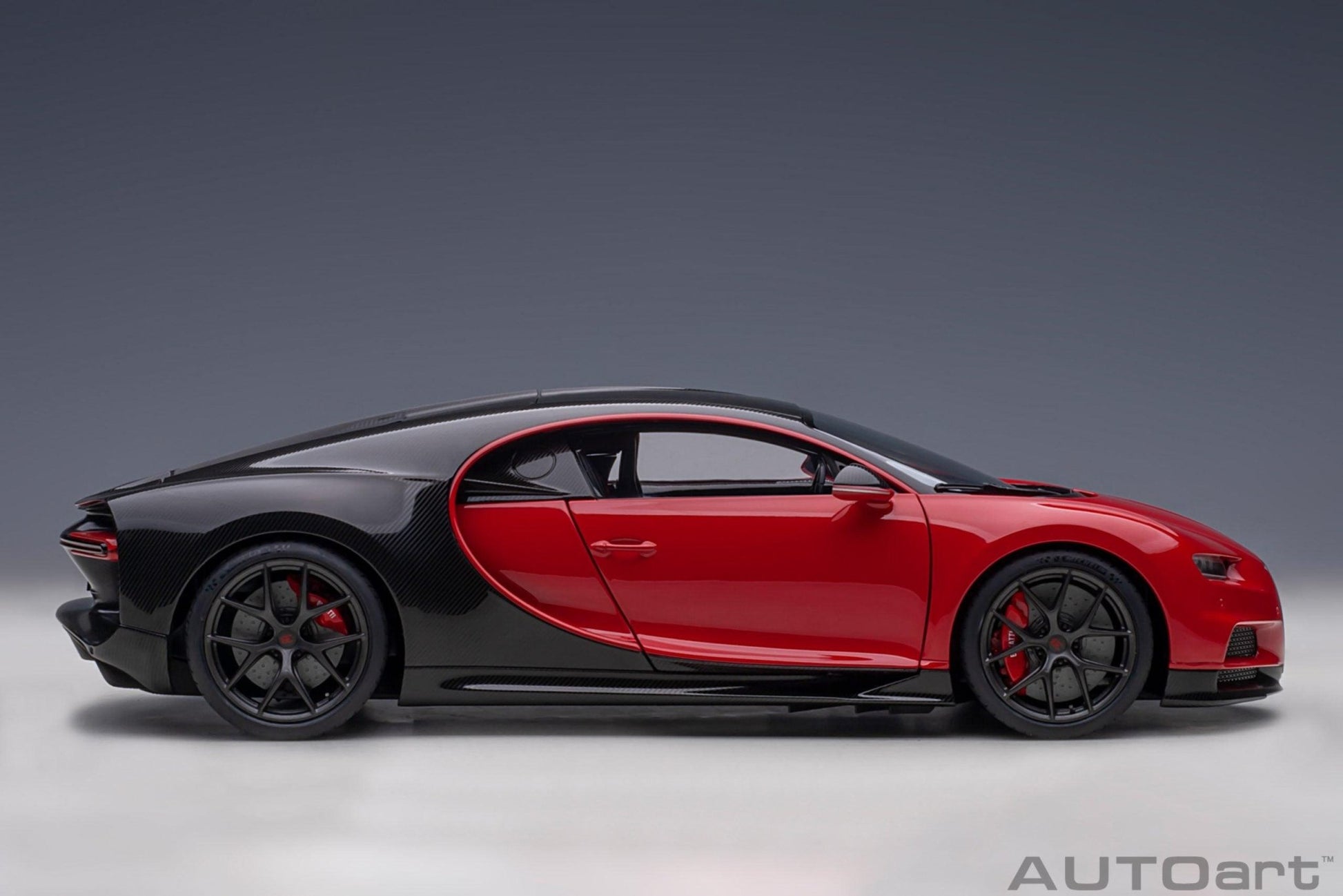 AutoArt Bugatti Chiron Sport - Italian Red/Carbon 1:18 Modell - Artexio