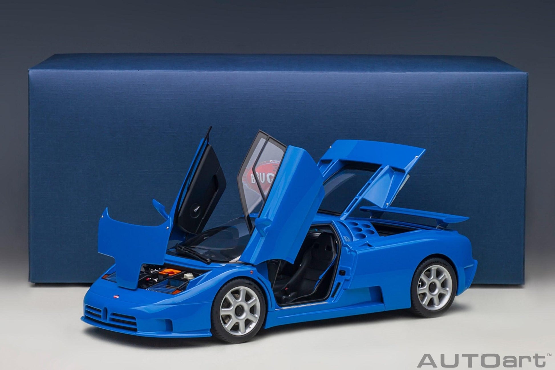 AutoArt Bugatti EB110 SS 1992 - French Racing Blue 1:18 Modell - Artexio