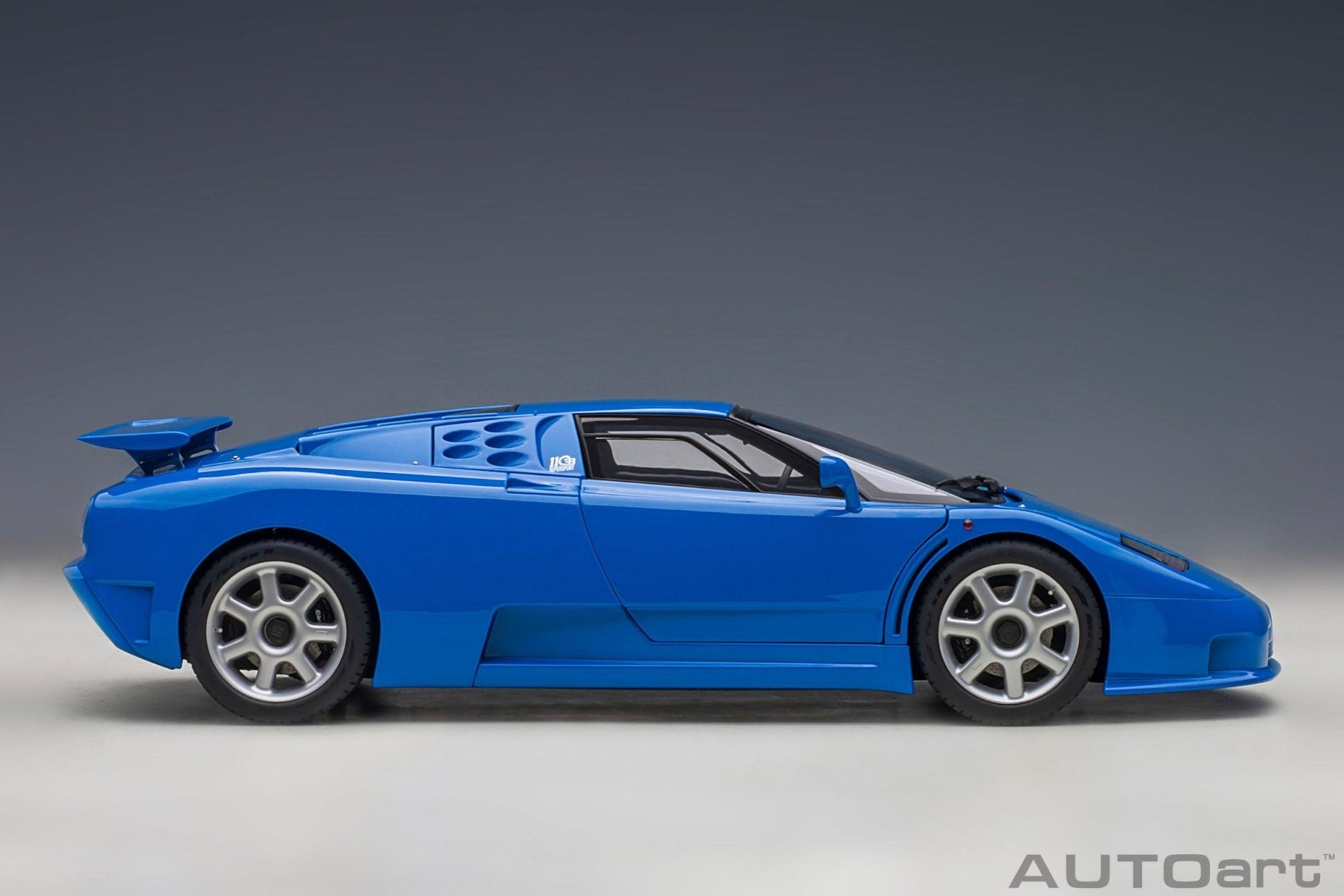 AutoArt Bugatti EB110 SS 1992 - French Racing Blue 1:18 Modell - Artexio