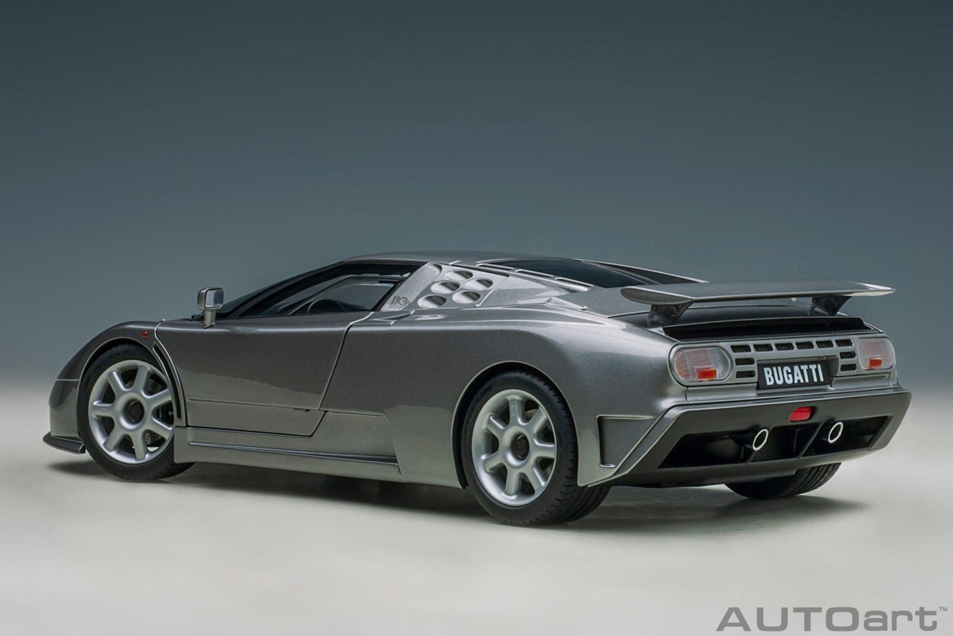 AutoArt Bugatti EB110 SS 1992 - Grigio Metallizzato 1:18 Modell - Artexio