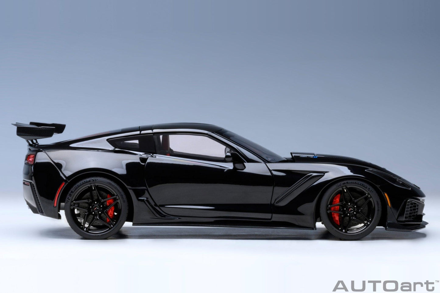 AutoArt Chevrolet Corvette C7 ZR1 - Black 1:18 Modell - Artexio