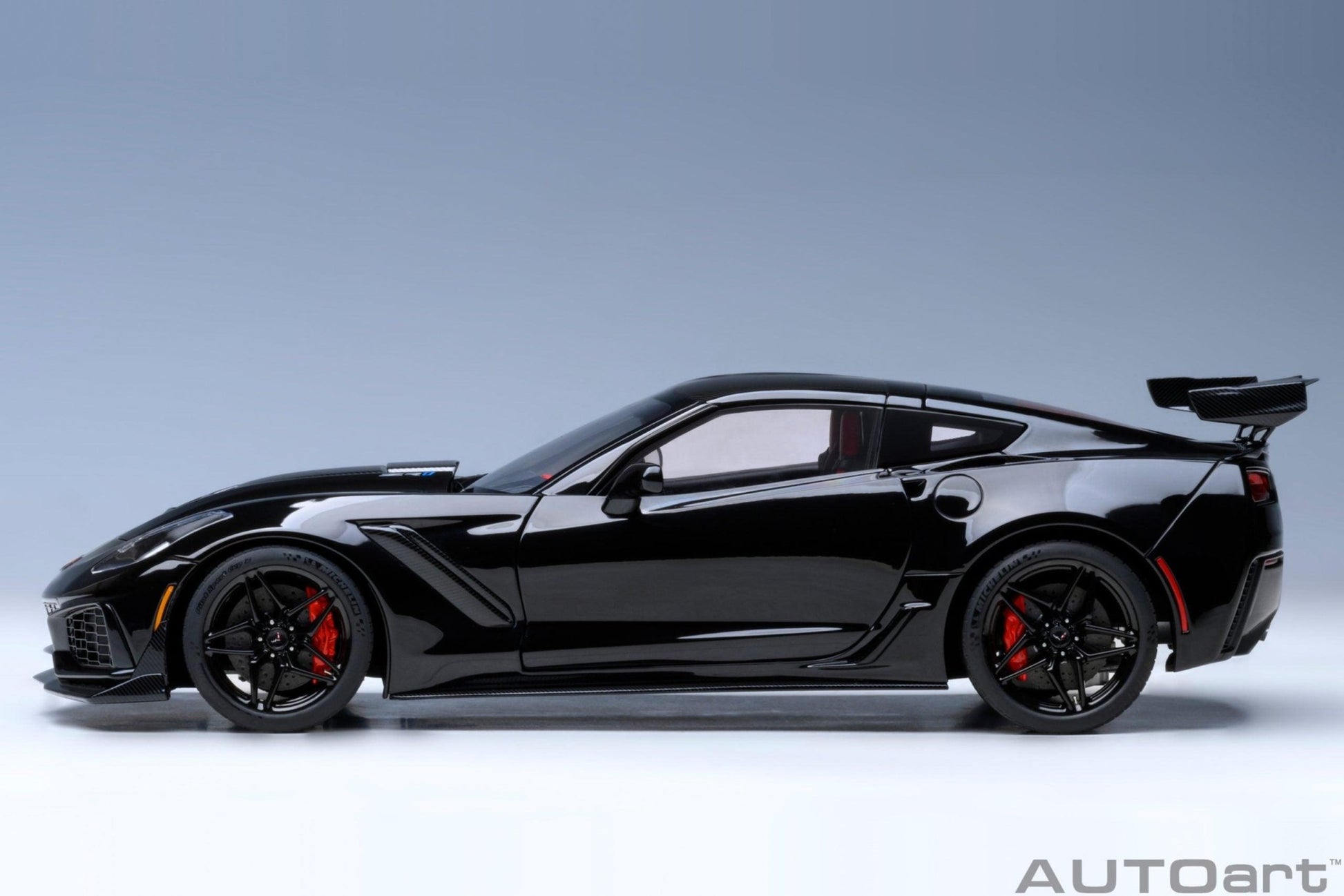 AutoArt Chevrolet Corvette C7 ZR1 - Black 1:18 Modell - Artexio