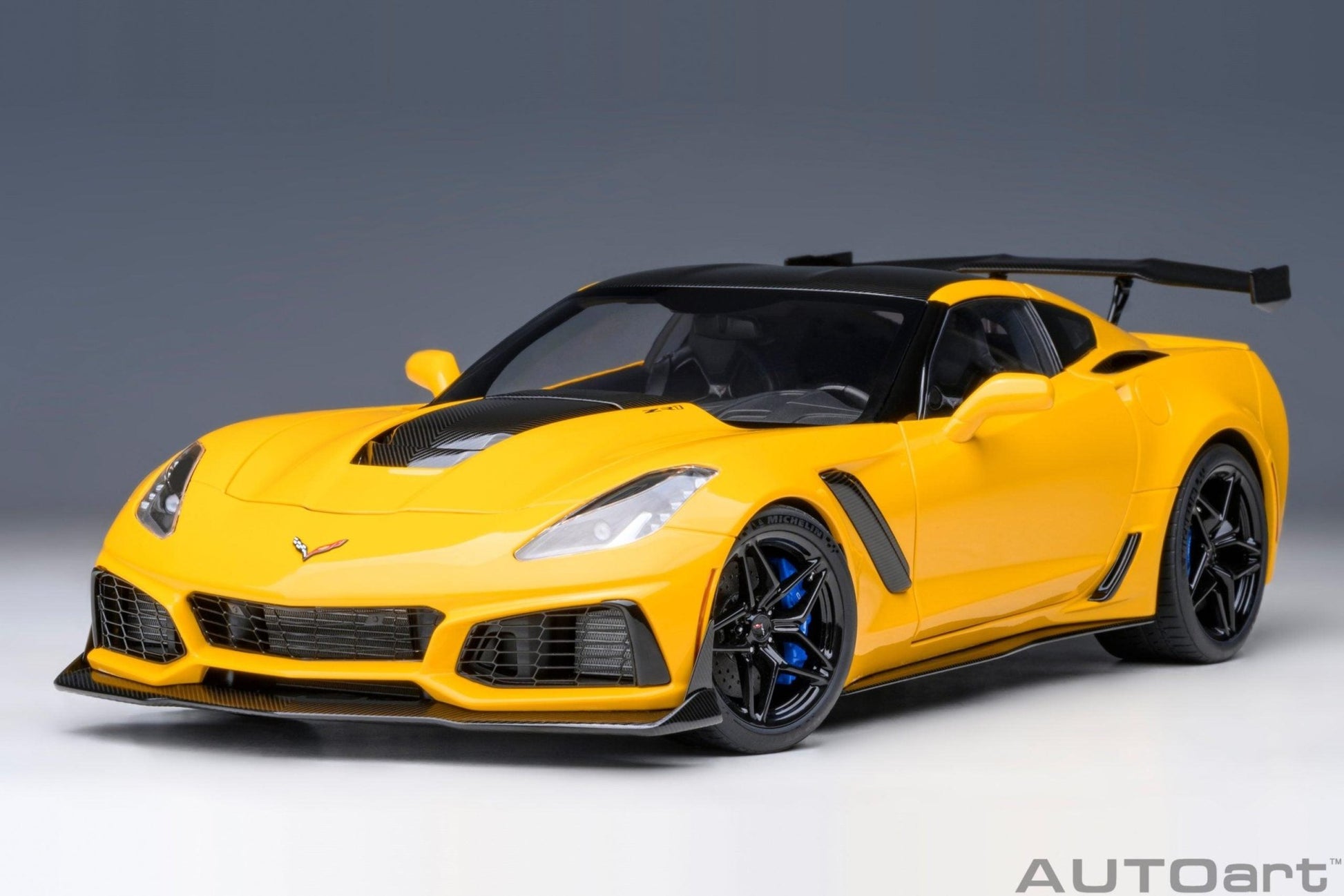 AutoArt Chevrolet Corvette C7 ZR1 - Corvette Racing Yellow Tintcoat 1:18 Modell - Artexio