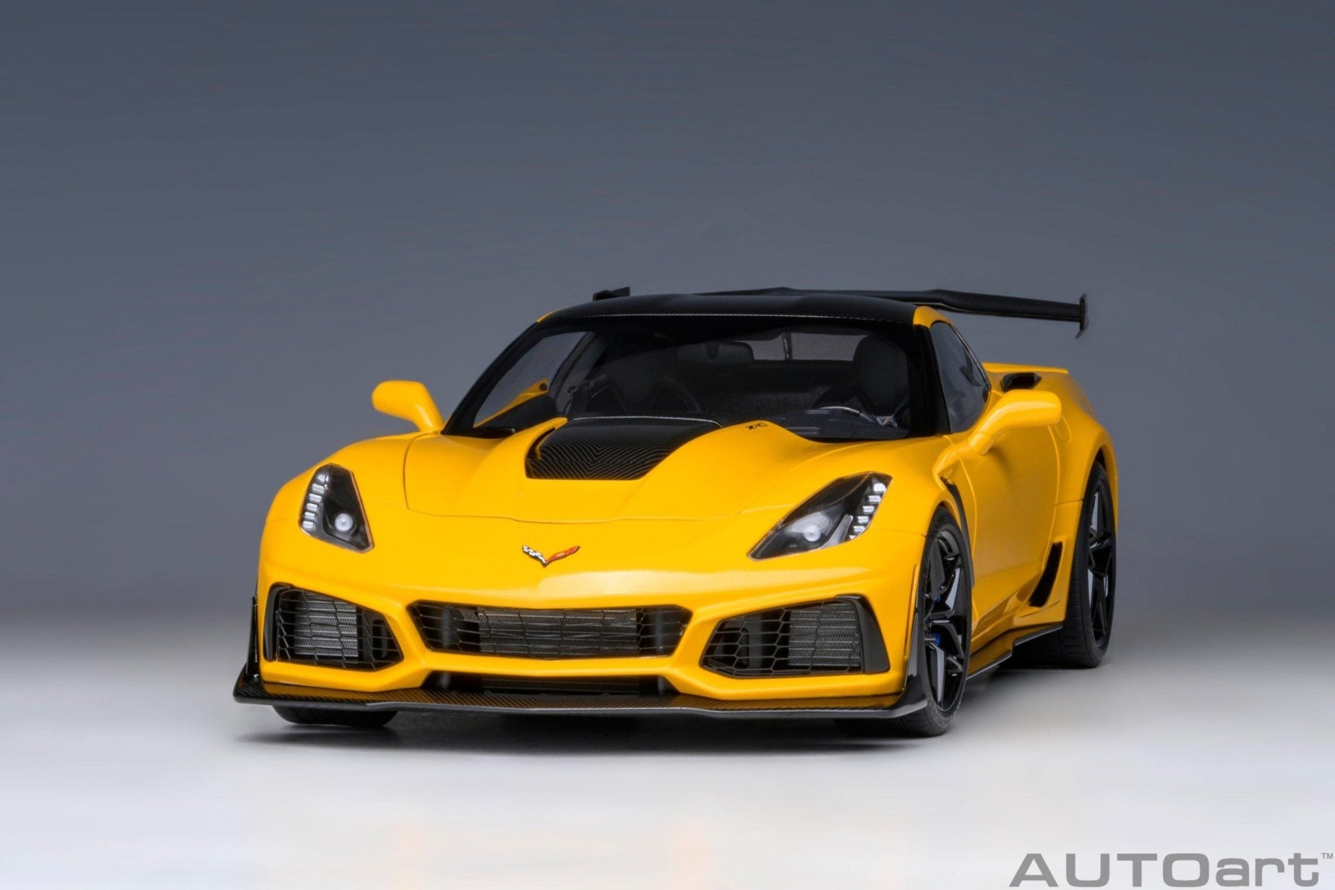 AutoArt Chevrolet Corvette C7 ZR1 - Corvette Racing Yellow Tintcoat 1:18 Modell - Artexio