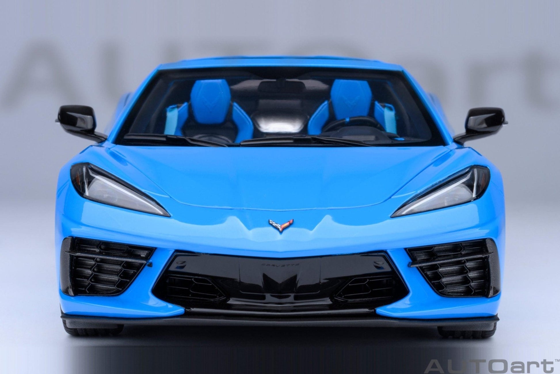 AutoArt Chevrolet Corvette C8 Stingray Z51 - Rapid Blue 1:18 Modell - Artexio