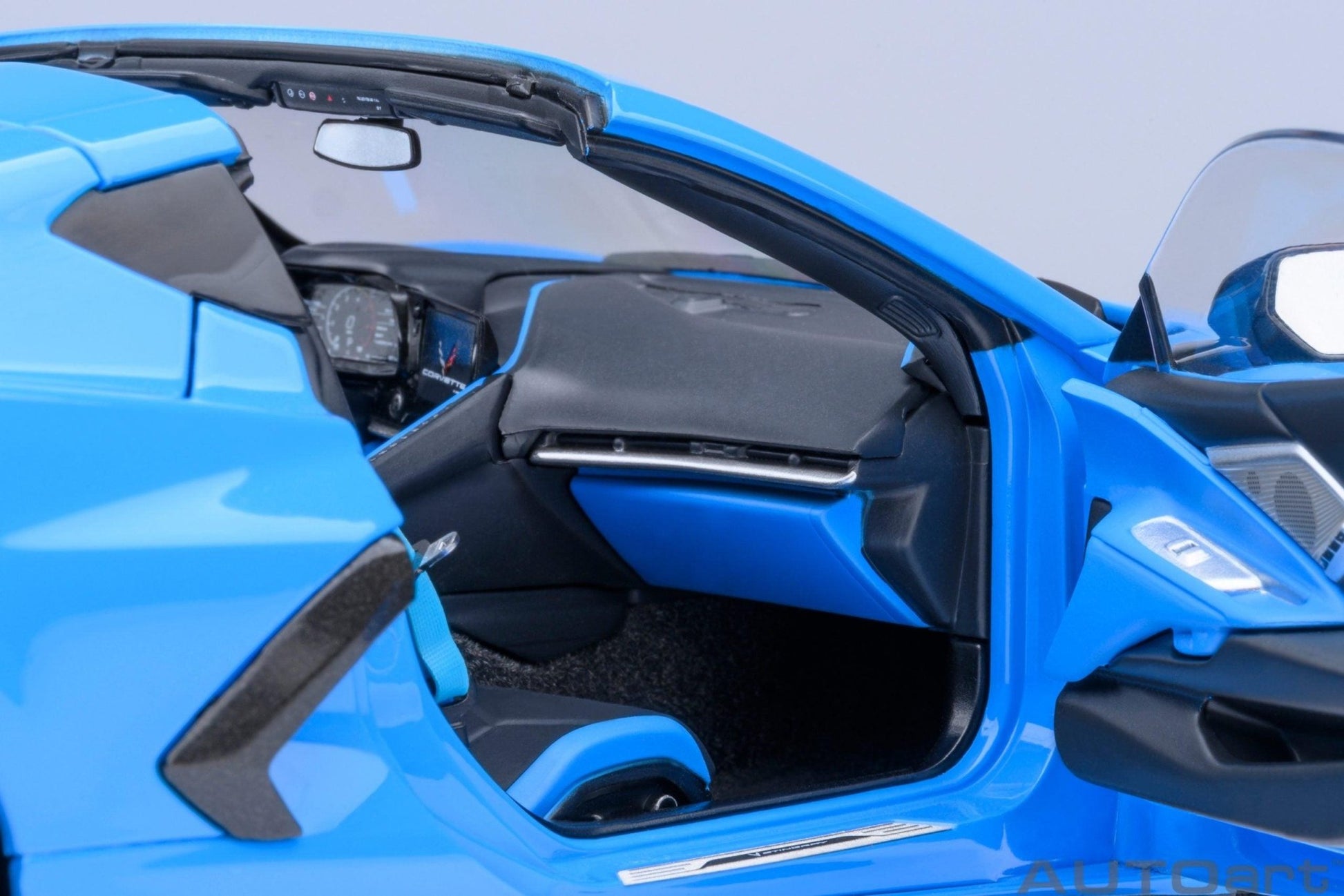 AutoArt Chevrolet Corvette C8 Stingray Z51 - Rapid Blue 1:18 Modell - Artexio