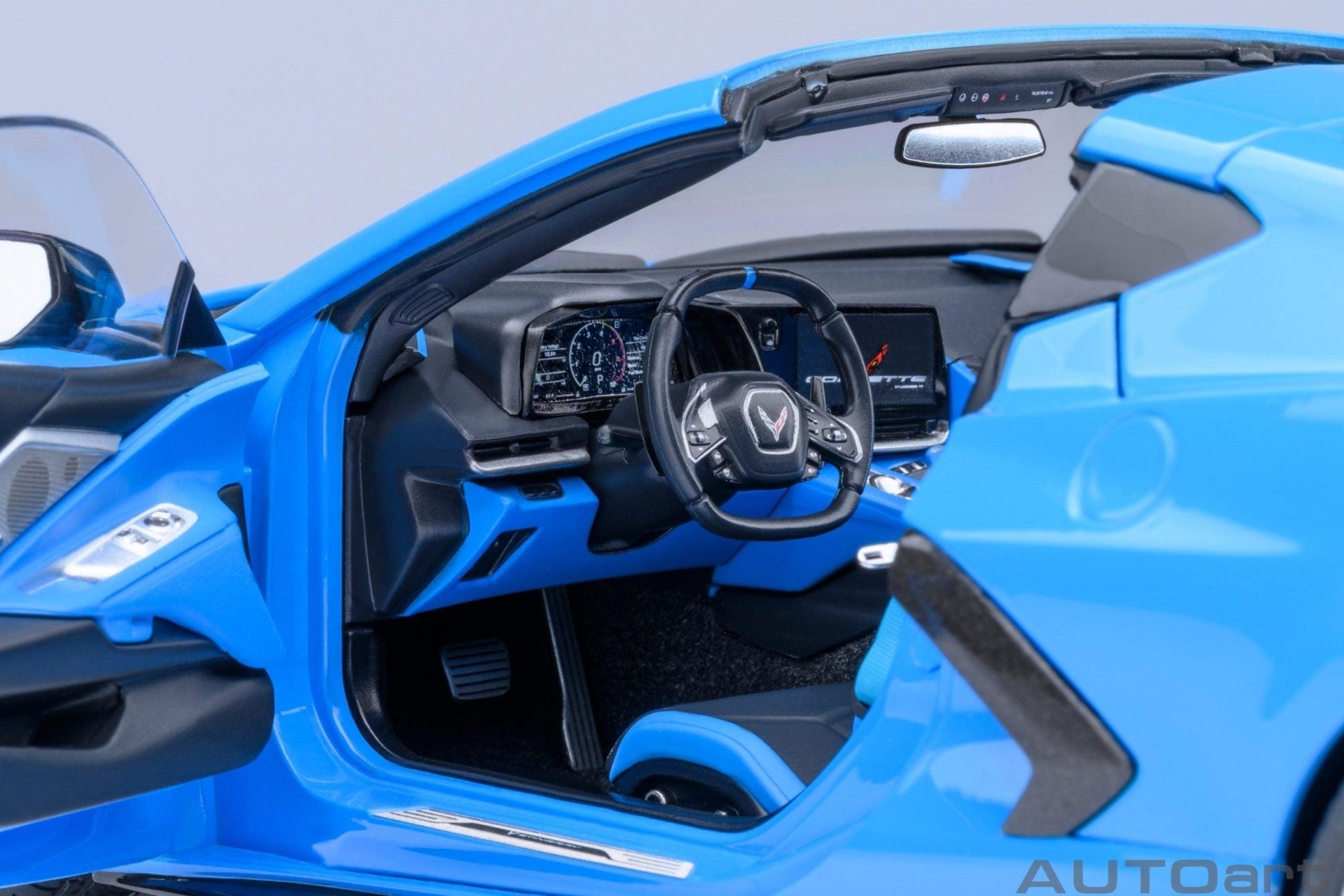 AutoArt Chevrolet Corvette C8 Stingray Z51 - Rapid Blue 1:18 Modell - Artexio