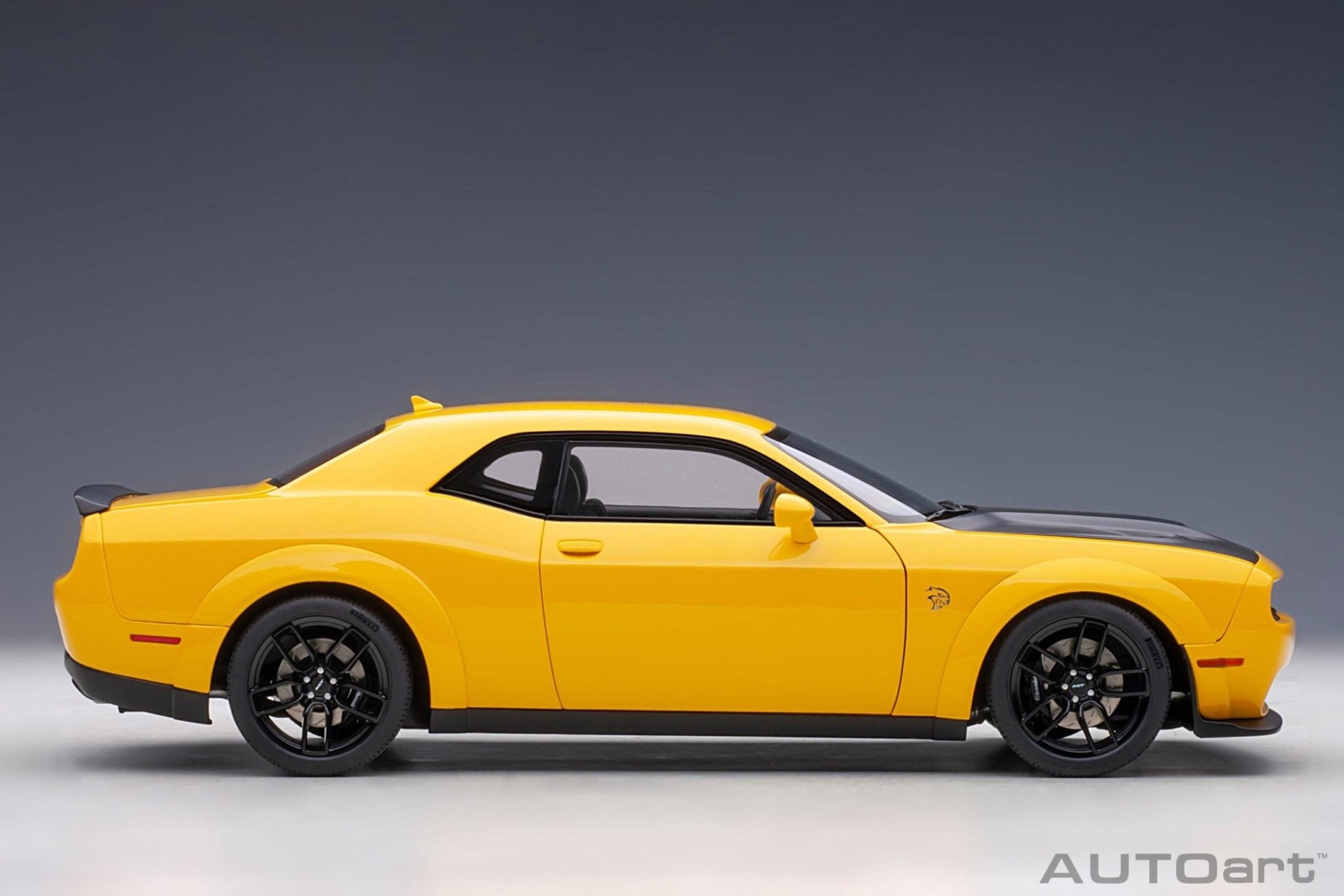 AutoArt Dodge Challenger SRT Hellcat Widebody 2018 - Yellow Jacket 1:18 Modell - Artexio