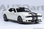AutoArt Dodge Challenger SRT Superstock 2023 Knuckle White 1:18 Modell