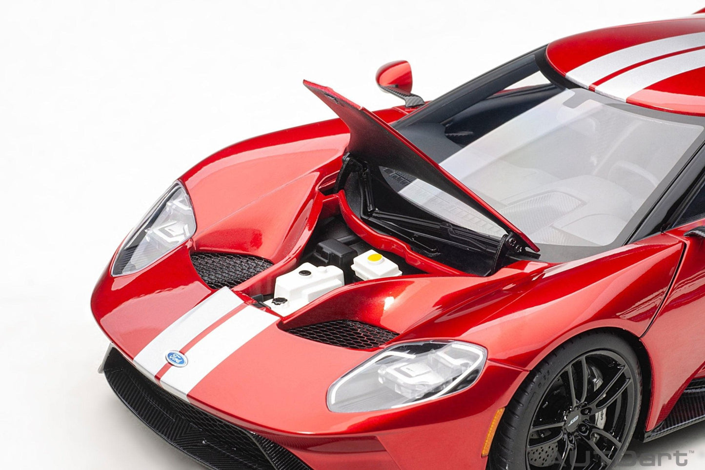 AutoArt Ford GT 2017 - Liquid Red/Silver Stripes 1:18 Modell - Artexio