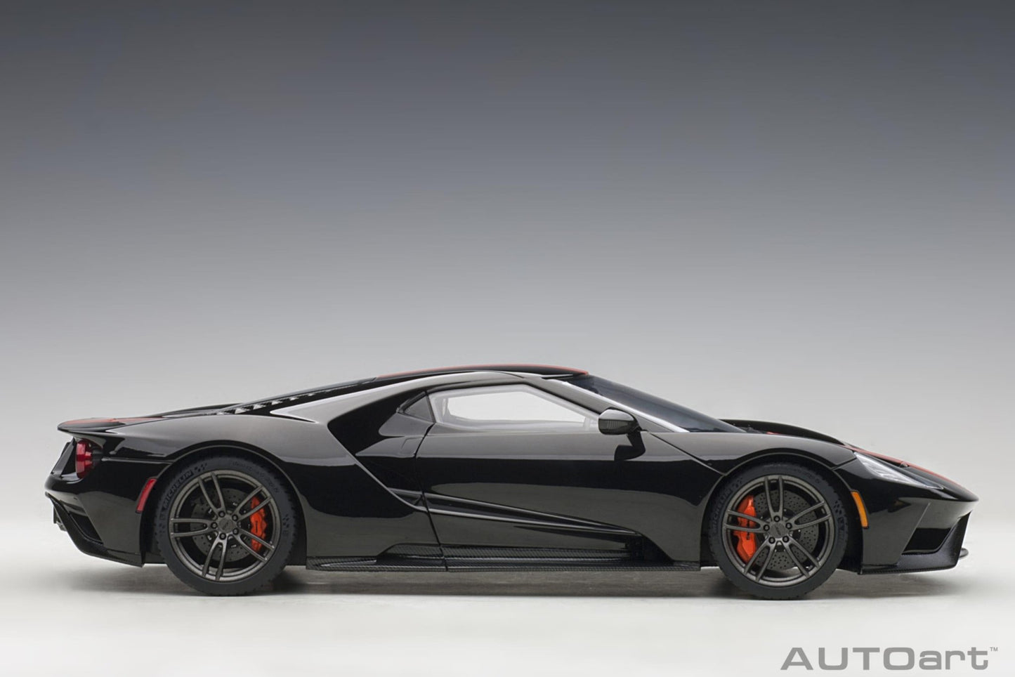 AutoArt Ford GT 2017 - Shadow Black/Orange Stripes 1:18 Modell - Artexio