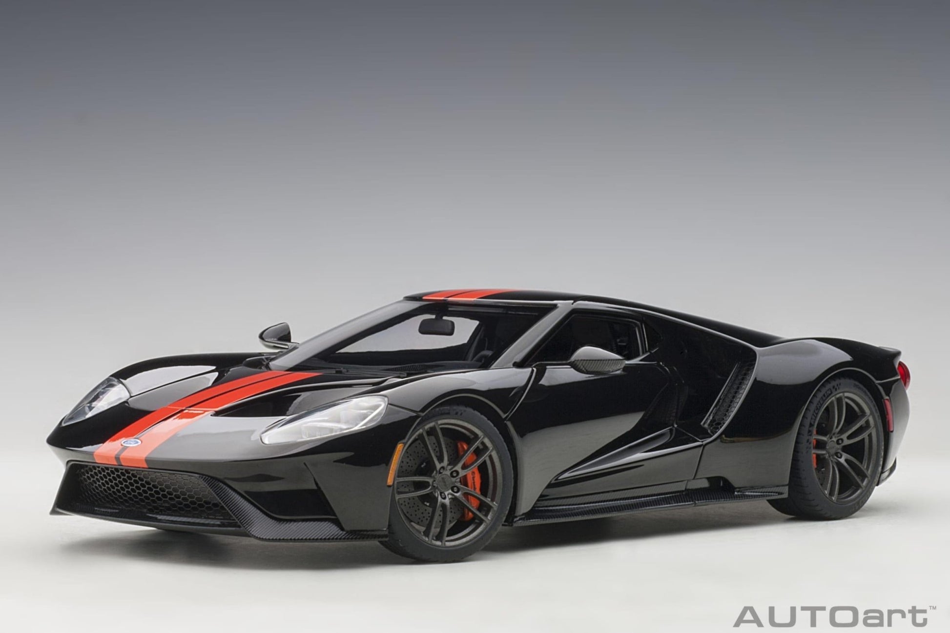 AutoArt Ford GT 2017 - Shadow Black/Orange Stripes 1:18 Modell - Artexio