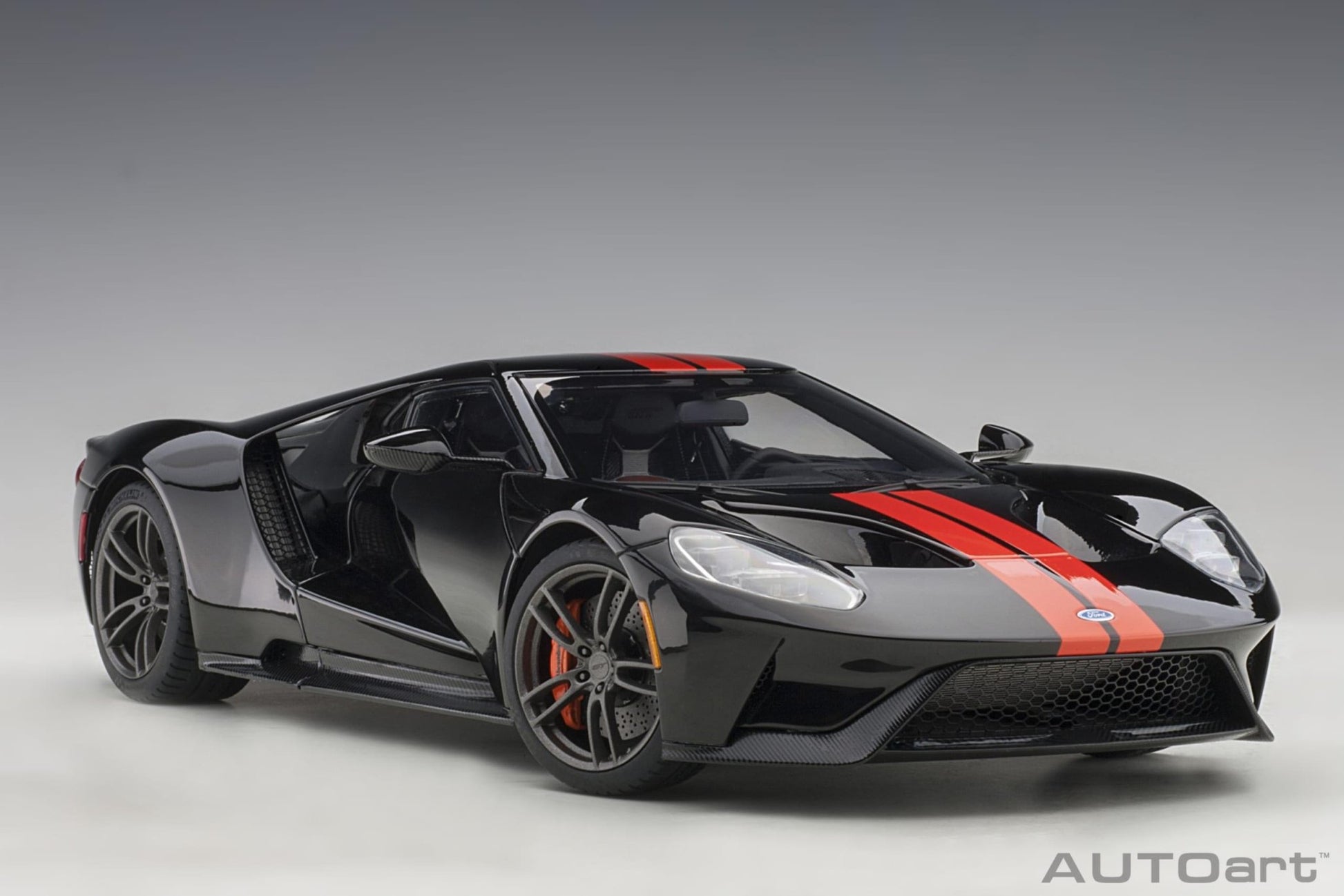 AutoArt Ford GT 2017 - Shadow Black/Orange Stripes 1:18 Modell - Artexio