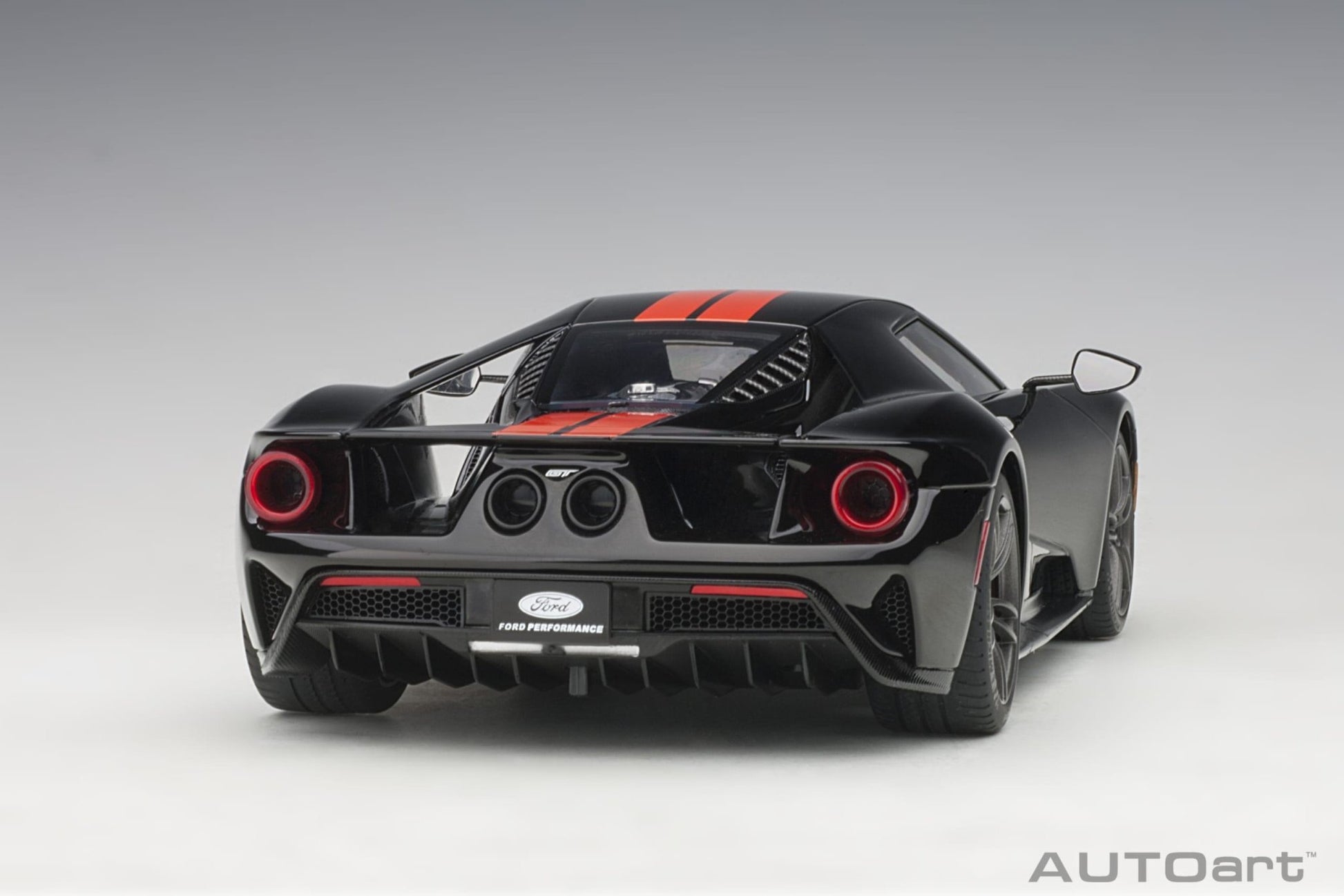 AutoArt Ford GT 2017 - Shadow Black/Orange Stripes 1:18 Modell - Artexio