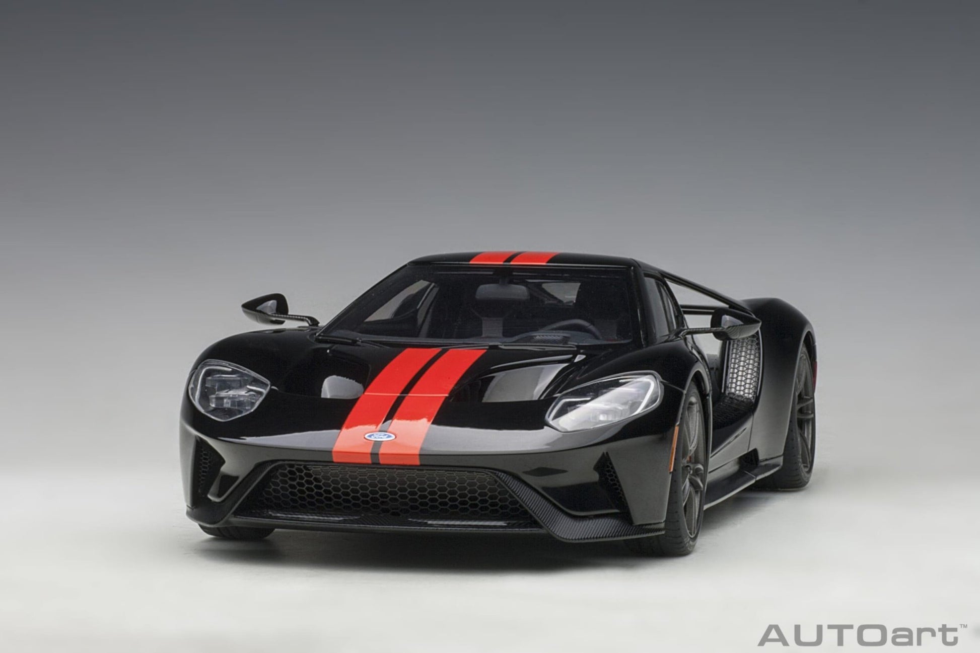 AutoArt Ford GT 2017 - Shadow Black/Orange Stripes 1:18 Modell - Artexio