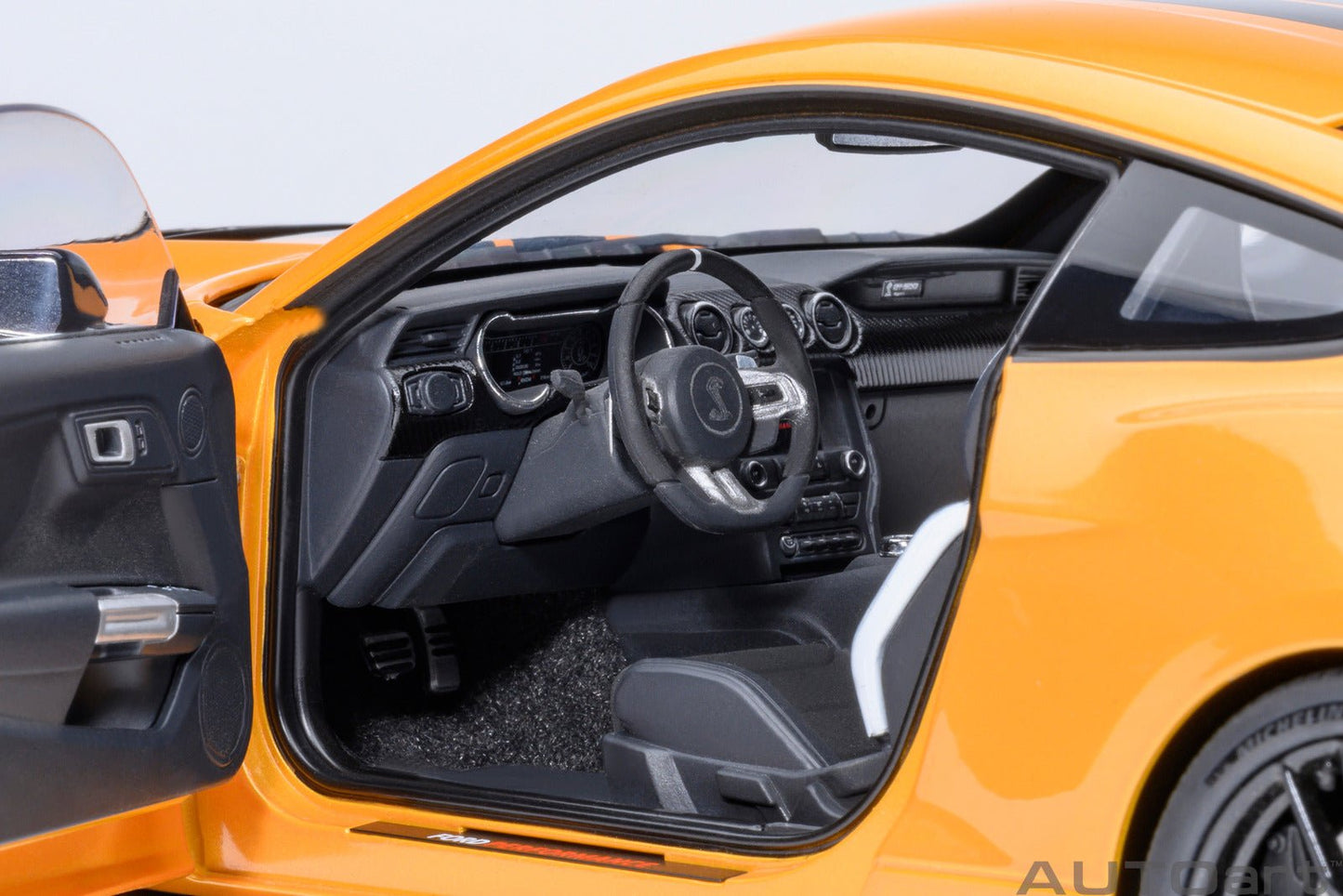 AutoArt Ford Mustang Shelby GT500 (Cyber Orange) 1:18 Modell
