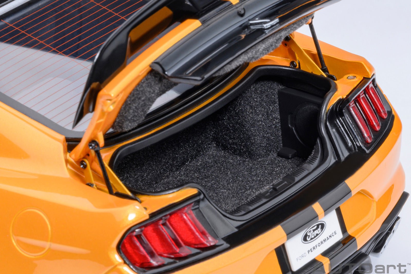 AutoArt Ford Mustang Shelby GT500 (Cyber Orange) 1:18 Modell