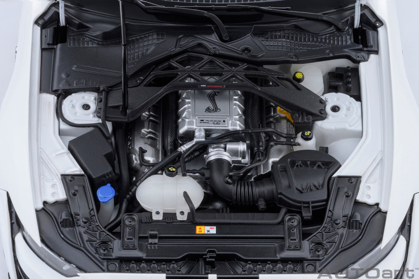 AutoArt Ford Mustang Shelby GT500 (Oxford White) 1:18 Modell