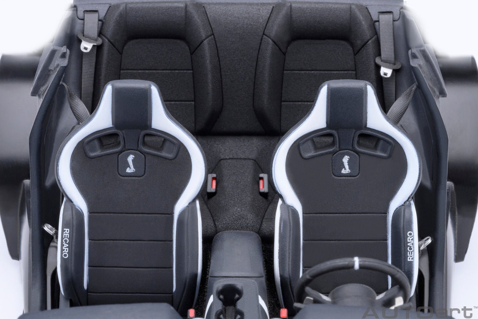 AutoArt Ford Mustang Shelby GT500 (Oxford White) 1:18 Modell